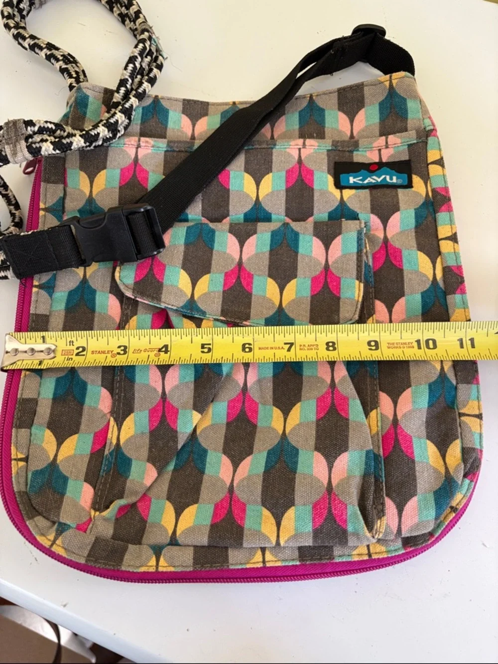 Kavu Multicolor Geo Zipper Expandable Crossbody Bag - Gray, Pink, Teal & Yellow